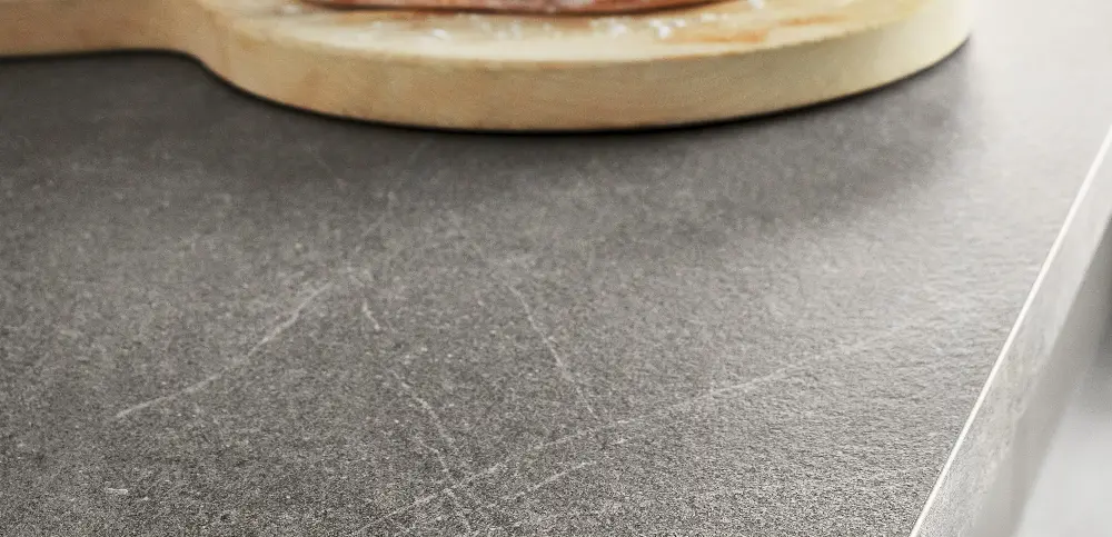 A worktop with an easy-care surface A worktop with an easy-care surface